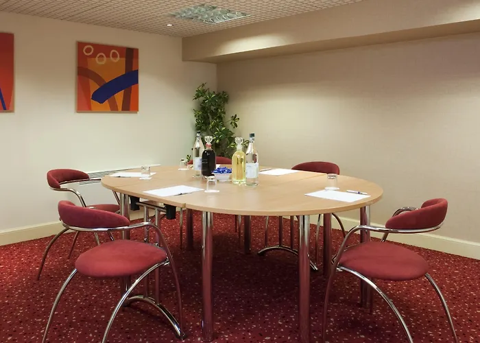 Resort: Holiday Inn Express Edinburgh City Centre By Ihg